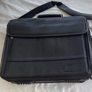 Targus Deluxe 16” Black Leather Laptop Computer Case Model CL95 Multi Zip Pocket